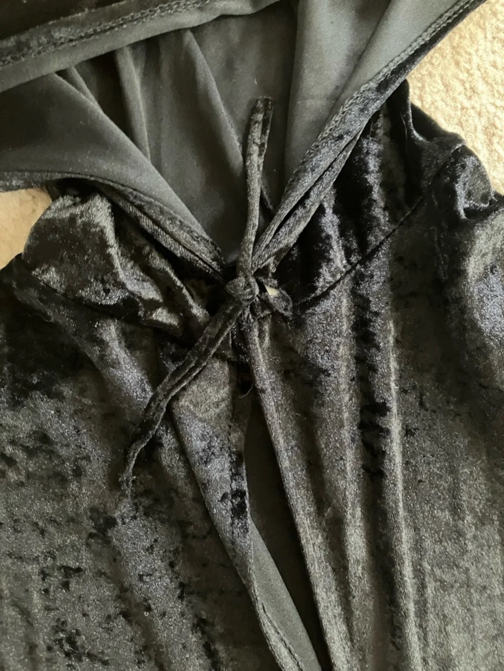 SPIRIT HALLOWEEN 🖤 black velvet cape - Picture 7 of 8